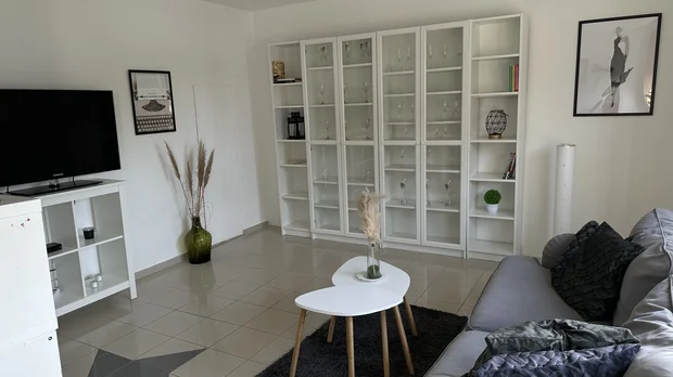 1 Quadriga Wohnzimmer Vitrine