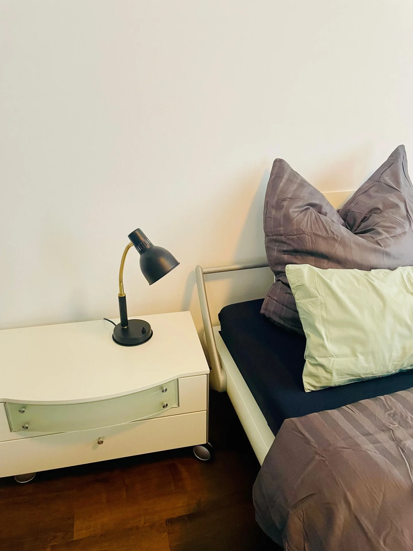 Th_Schlafzimmer_Nachttisch